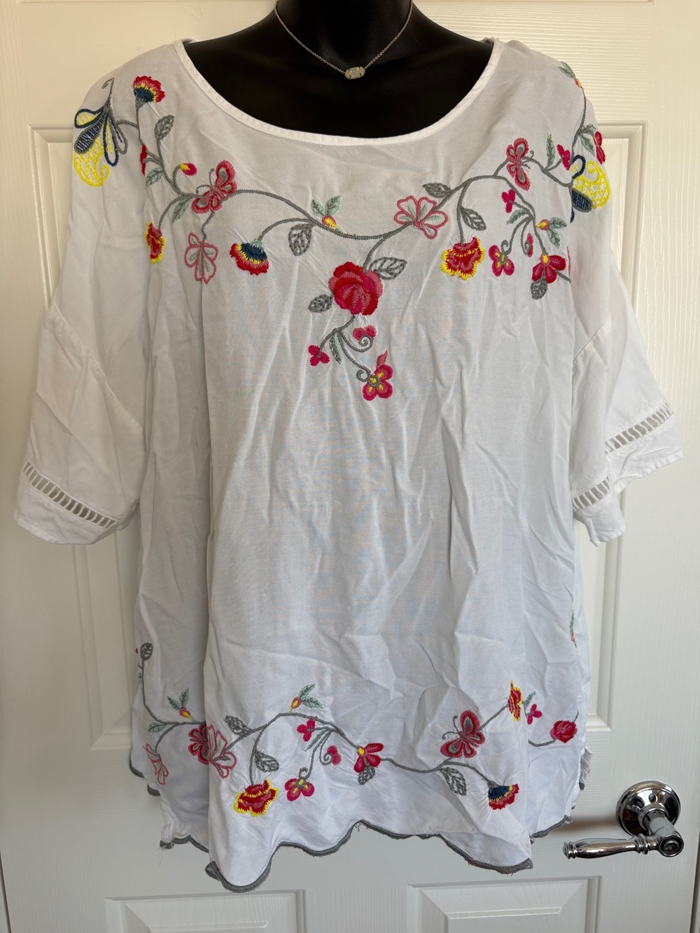 White Time and Tru Multicolor Floral Embroidered Top
